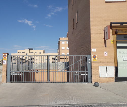 Garajes en Calle Narváez (zona Hospital)