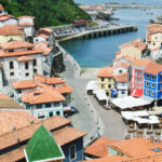 Vista de las casa de Cudillero con el mar al fondo