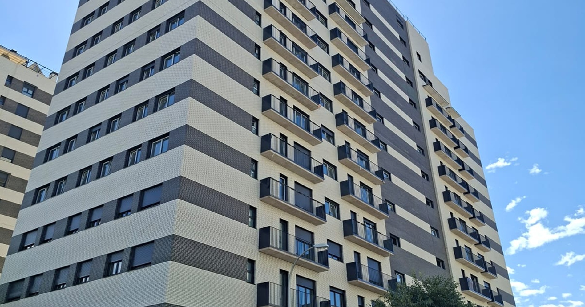 Vista del edificio en construcción. La la fachada ya se ha completado